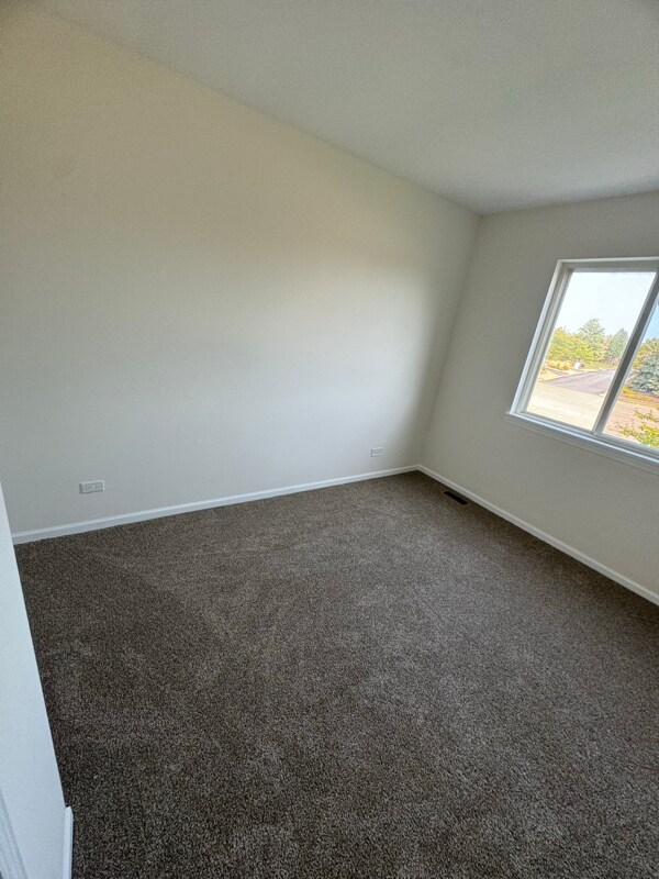 Building Photo - 6 Lansbury Ct