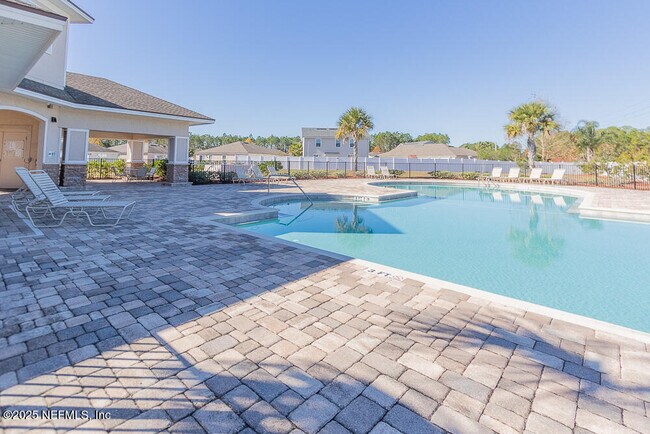 Building Photo - 95241 Tanglewood Dr