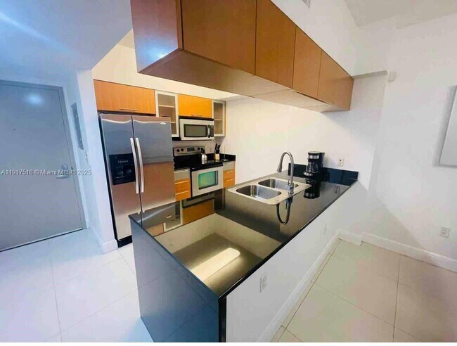 Building Photo - 1750 N Bayshore Dr