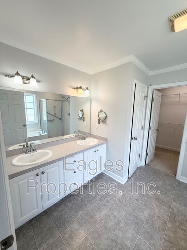 Building Photo - 200 Myrna Dr