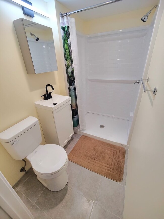 Building Photo - *Beautifully Updated 3BD/2BA Single Family Home Available in Whitehall*