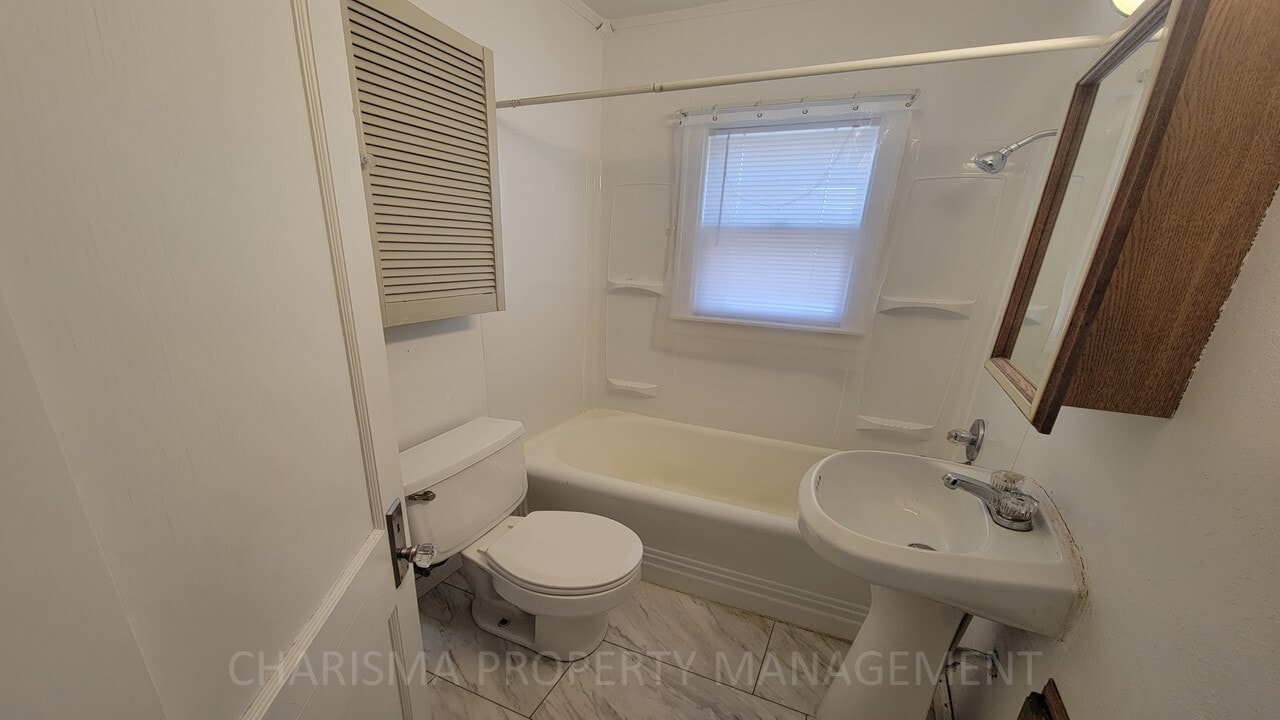 Building Photo - 700 S Hawthorne Ave