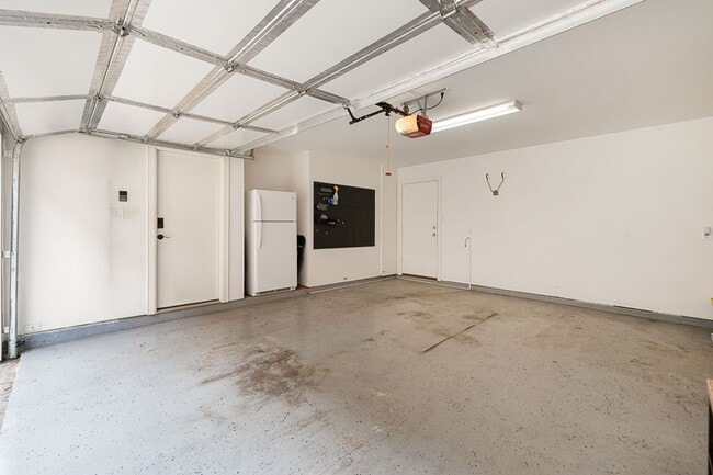 Building Photo - 548 Westcross St