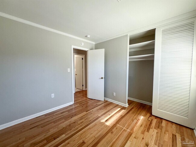 Building Photo - 3730 Forest Glen Dr