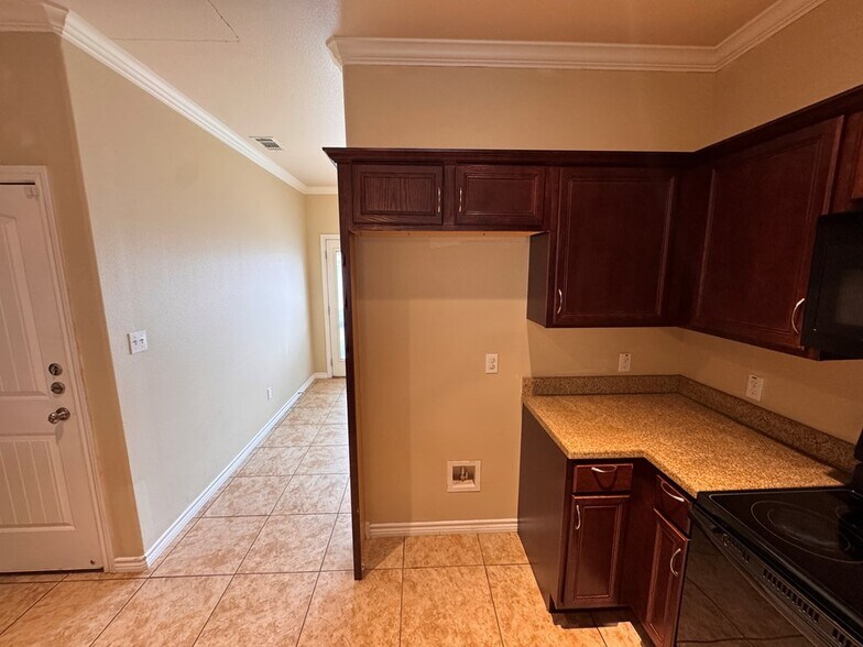 Building Photo - 7214 Barksdale Ln