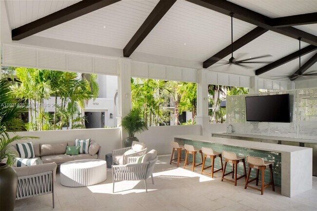 Building Photo - 1874 Heron Club Dr