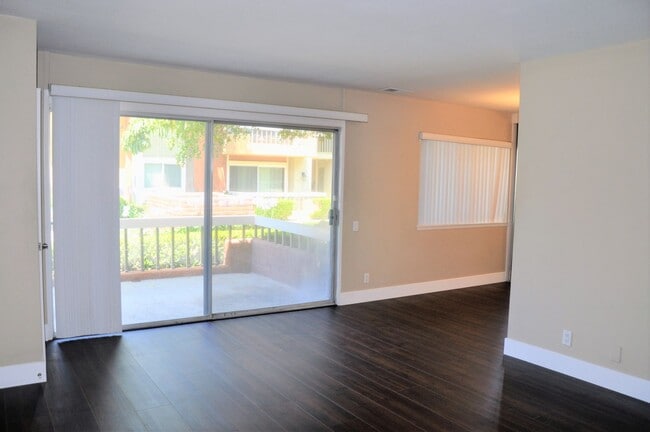 Building Photo - LEFFINGWELL #43 WHITTIER 90603 (2 BED / 2 BATH)