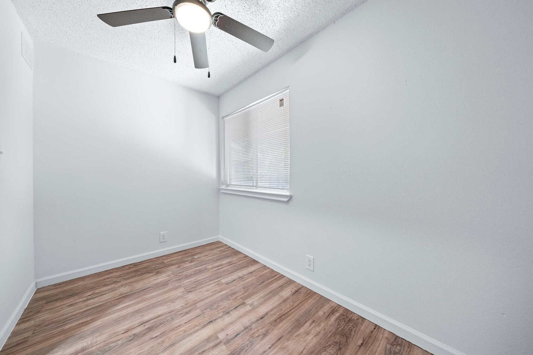Building Photo - 9008 Galewood Dr