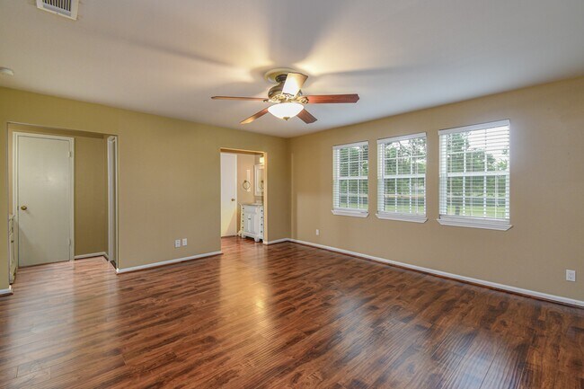 Building Photo - 10502 Hammerly Blvd