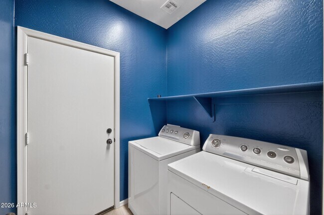 Building Photo - 38248 W Santa Clara Ave