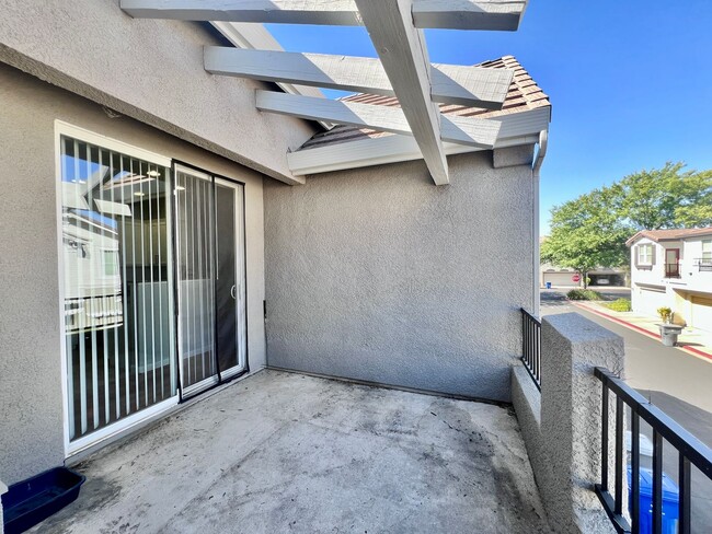 Building Photo - $2,295 Herndon & Armstrong, 2 Bedroom Cond...