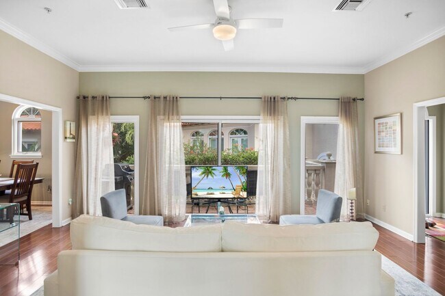 Building Photo - ** OLDE NAPLES ** 3 BED + DEN / 3 BATH - GARAGE - WALK TO BEACH & DOWNTOWN - SHORT TERM RENTAL