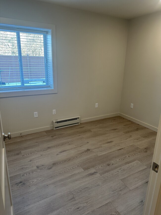 Building Photo - 4 Laurel Hill Dr