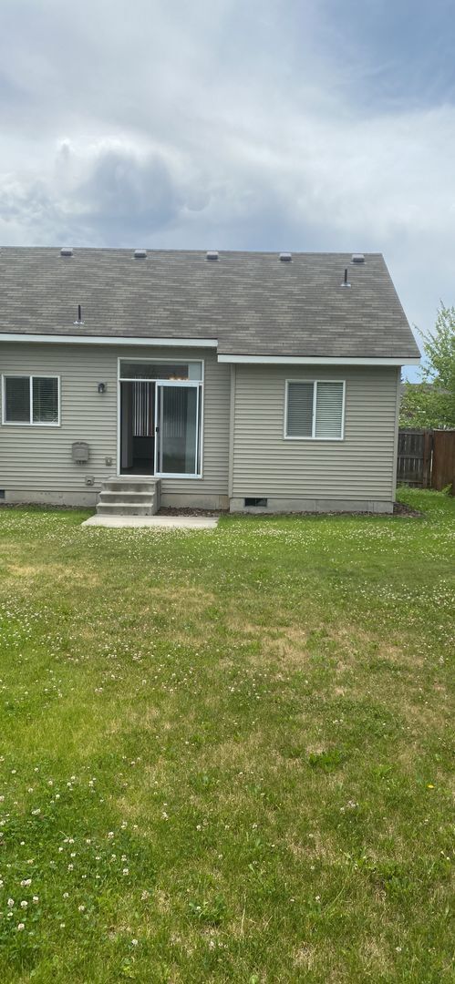 Building Photo - 2559-2559 W Apperson Dr