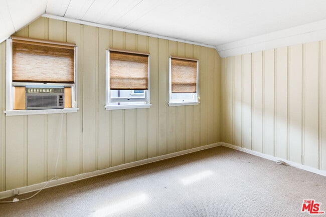 Building Photo - 650 S Gretna Green Way