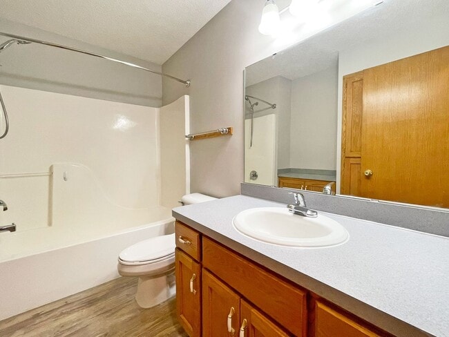 Building Photo - Sparkling Like New 3-Plus Bedroom with Vau...