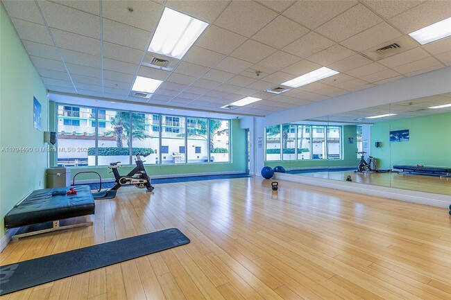Building Photo - 1750 N Bayshore Dr