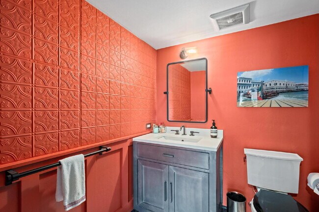 Building Photo - Chic Furnished Loft with Bay Views in the ...