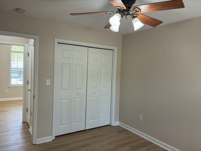 Building Photo - 122 Woodbridge Ct