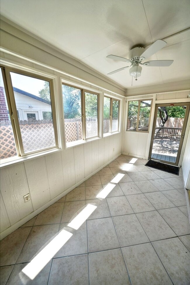 Building Photo - Beautiful Home in the desirable Shavano Ga...