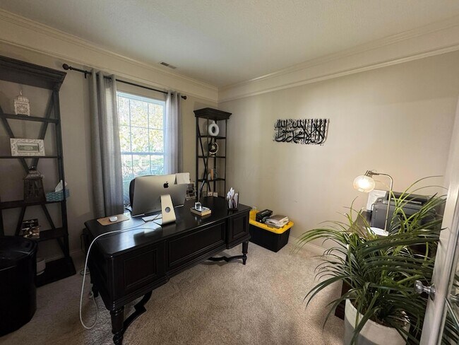 Building Photo - 5985 Inslee Rd