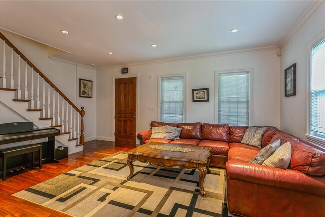 Building Photo - 52 Orchard Ridge Rd