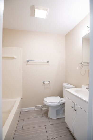 Bathroom - 1022 E Center St