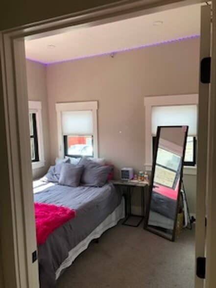 Building Photo - 412 E 4th St