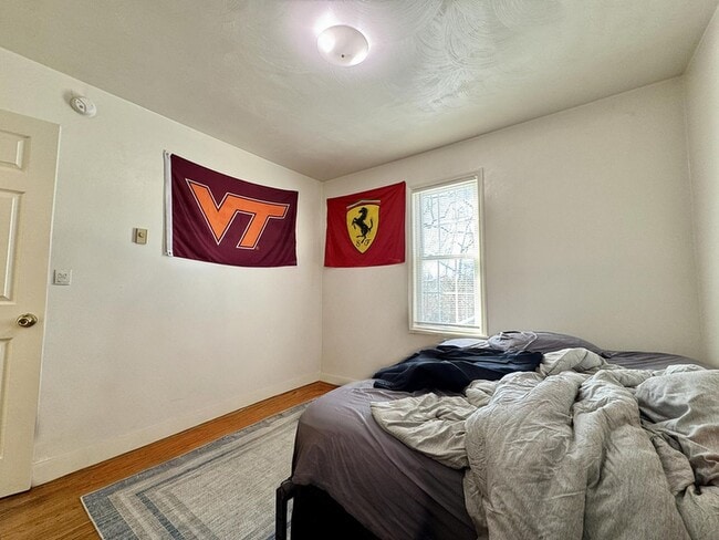 Building Photo - Spacious Four-Bedroom Home with Loft and Private Fenced Yard – Steps from Downtown Blacksburg