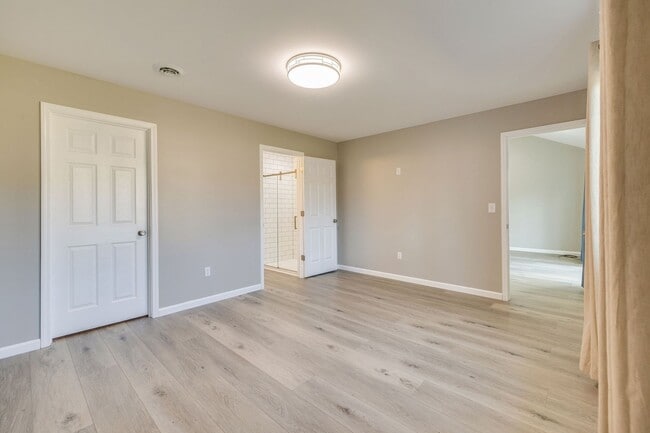 Building Photo - Gorgeous 3 br/2.5 bath Condo in Abingdon VA