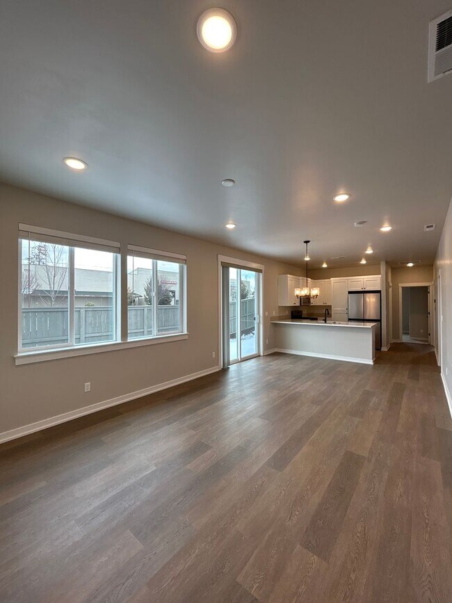 Building Photo - 2 Bedroom in the Luderman Crossing Community - PENDING APPLICATION