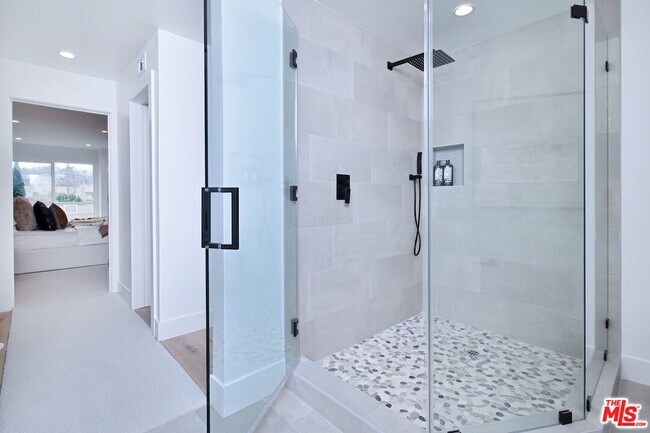 Building Photo - 11640 Woodbridge St