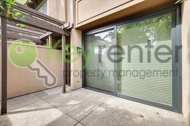 Building Photo - 2254 Woodside Ln