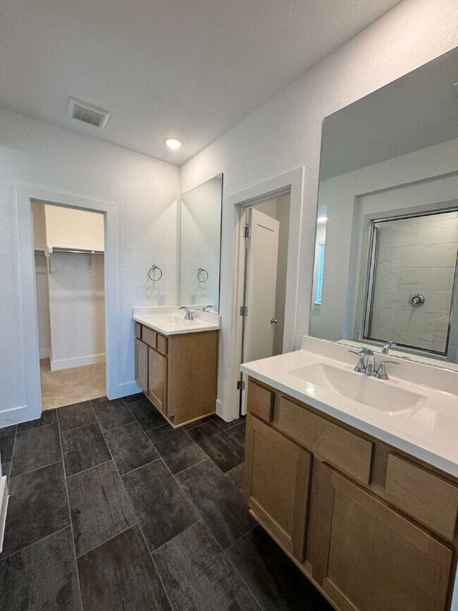 Building Photo - "Charming 4-Bed, 3-Bath Home in Castrovill...