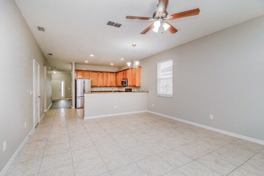 Building Photo - 513 Bella Rosa Cir