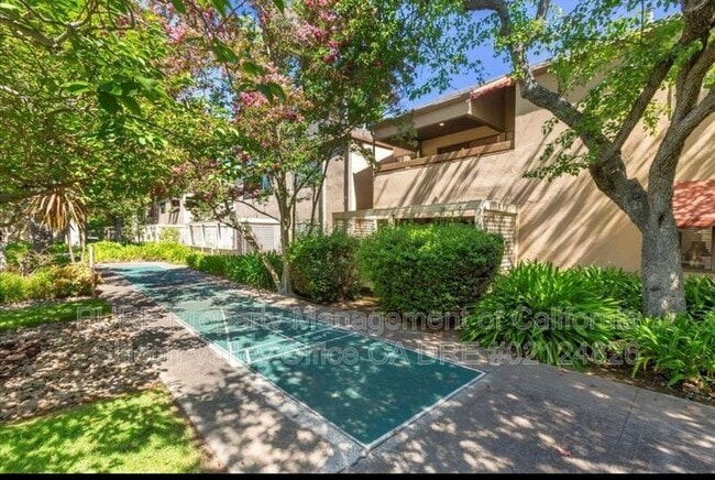 Building Photo - 451 Alberto Way