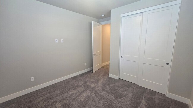 Building Photo - Brand new Mother in Law Suite Available!