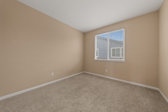 Building Photo - 10228 Pedra Do Sol Way