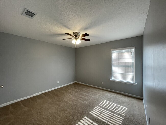 Building Photo - Home For Rent