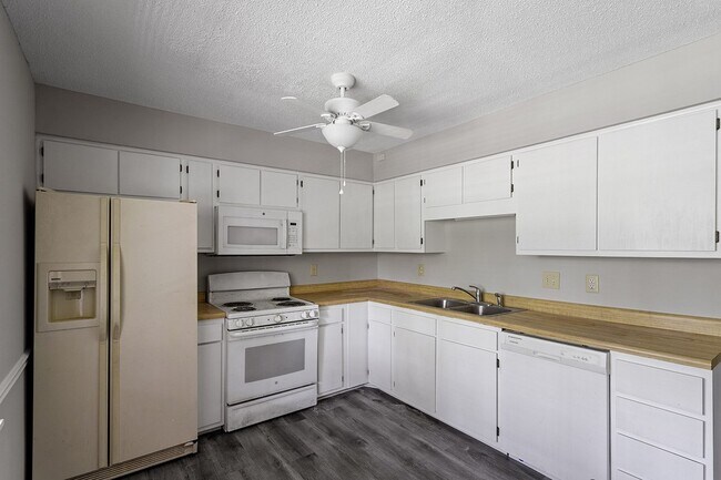 Building Photo - 7 Jadewood Ct