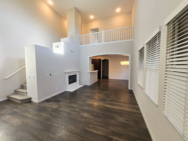 Building Photo - 2033 Silverado St