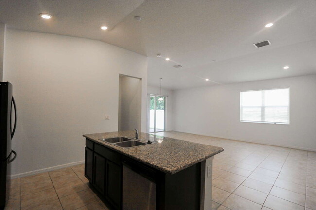Building Photo - Stunning 3-Bedroom Retreat with 2 Full Bat...