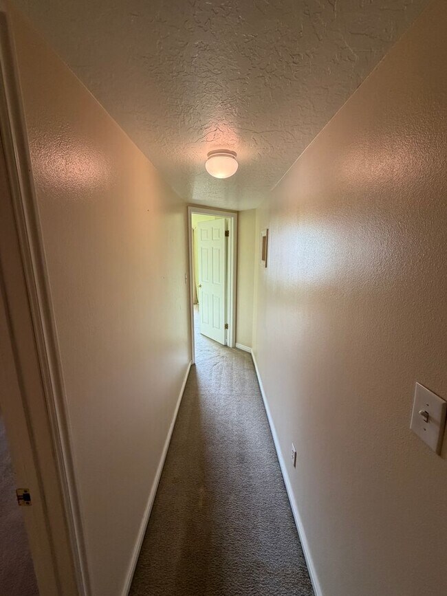 Building Photo - 479 S Palisade Dr