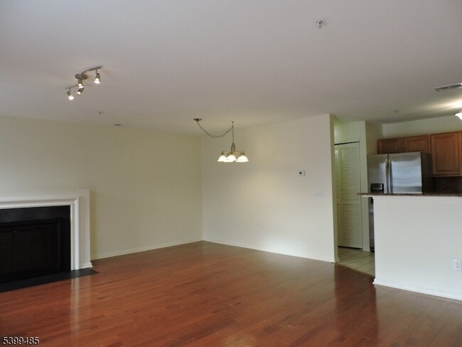 Building Photo - 44 Ridgedale Ave