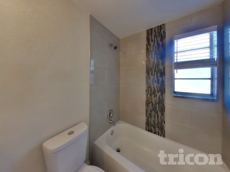 Building Photo - 15936 Winding Dr