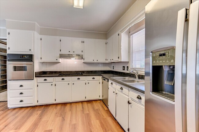 Building Photo - 2705 Bolling Rd