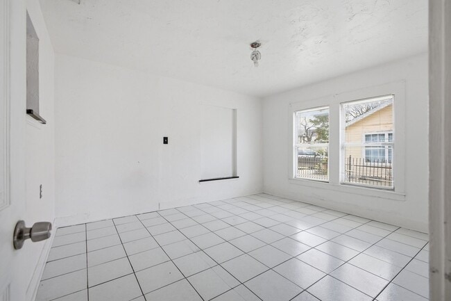Building Photo - 2634 Emmett St