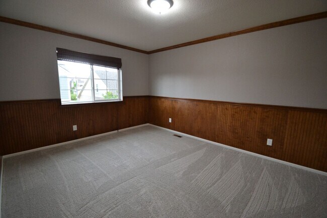 Building Photo - 4 bedrooms and large loft in Banning Lewis...