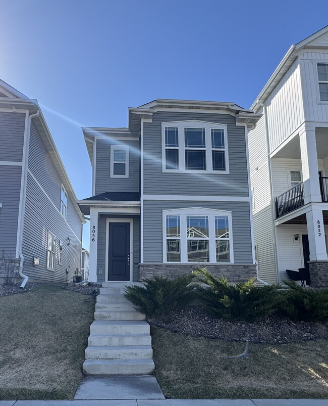 Building Photo - 8056 Central Park Way