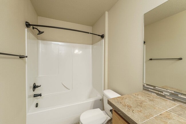Building Photo - ASK ABOUT AUGUST MOVE IN SPECIAL 3 Bedroom...